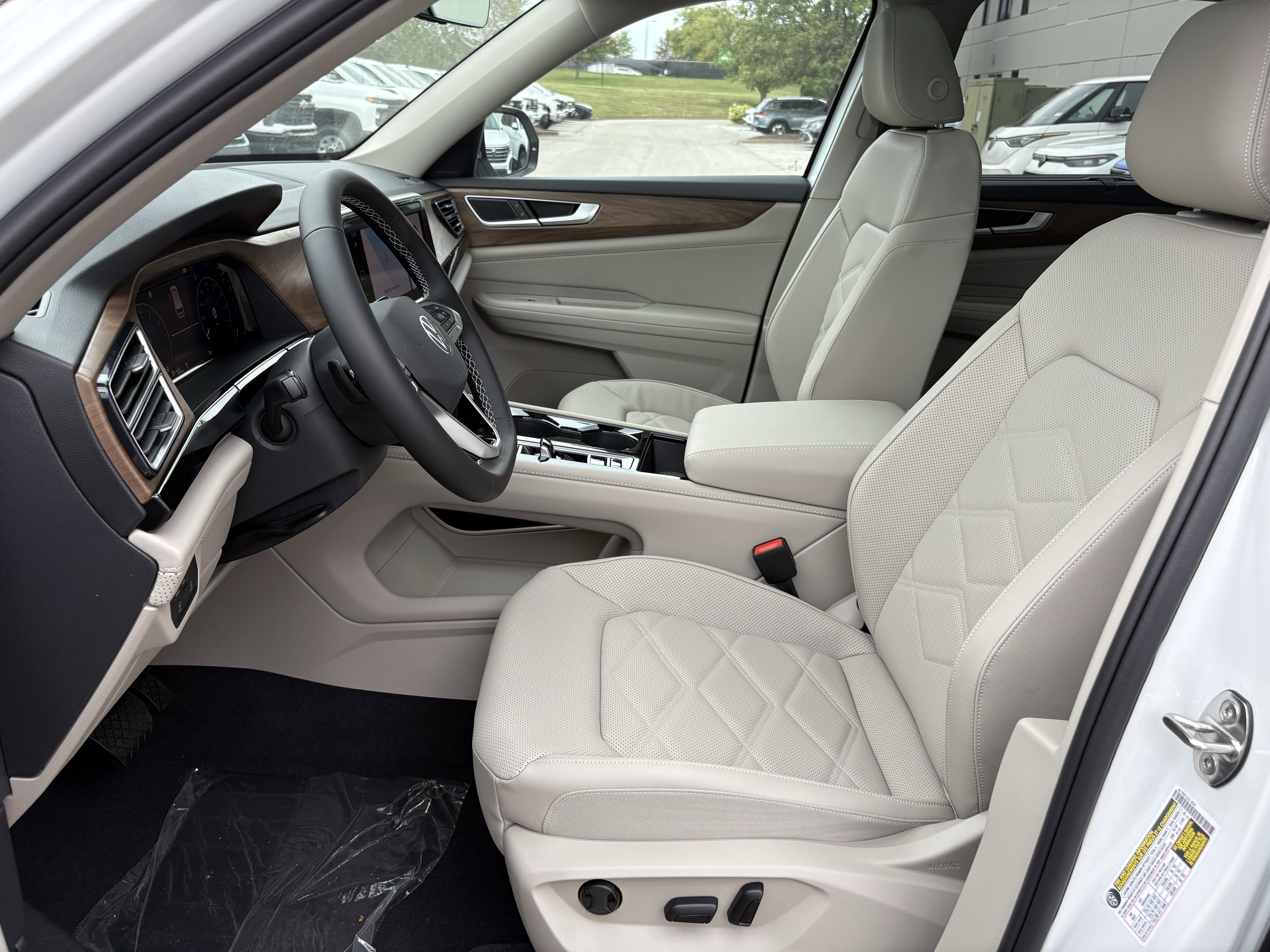 New 2026 Volkswagen Atlas SE image 12