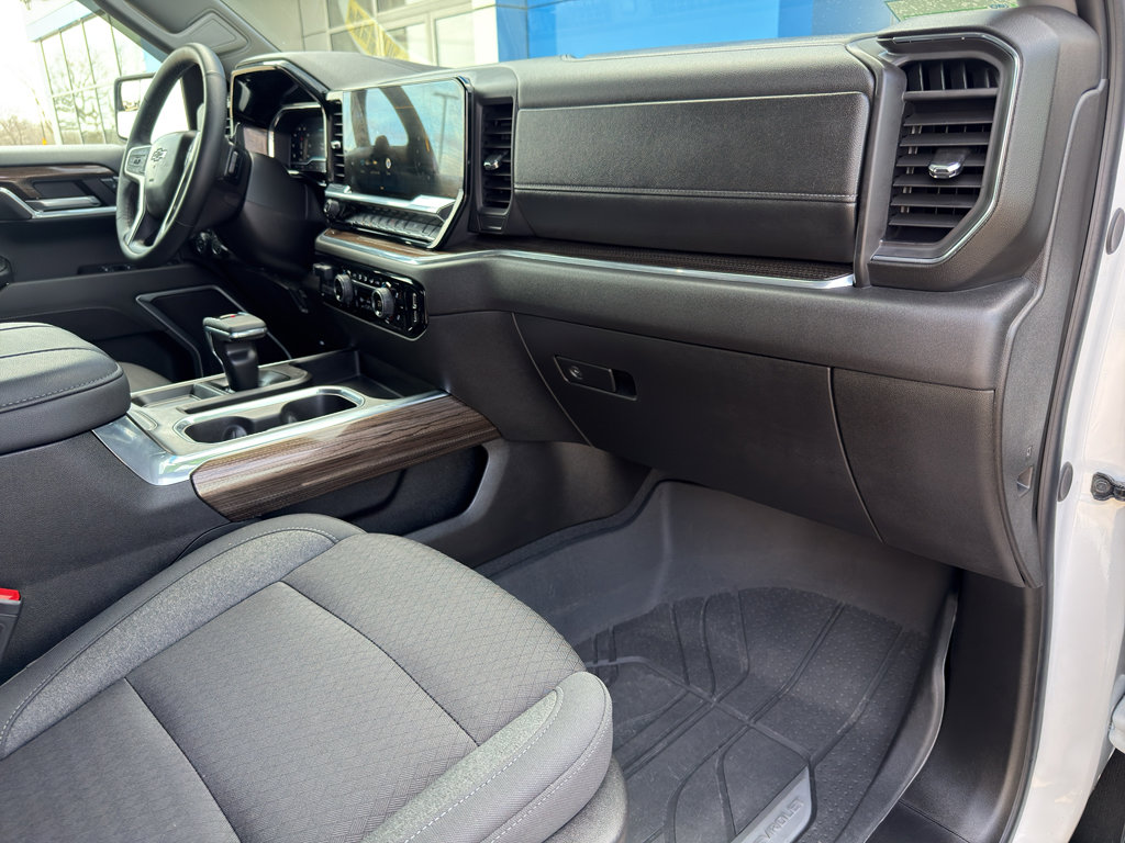 Used 2025 Chevrolet Silverado 1500 RST w/ Redline Edition AWD/4WD image 47