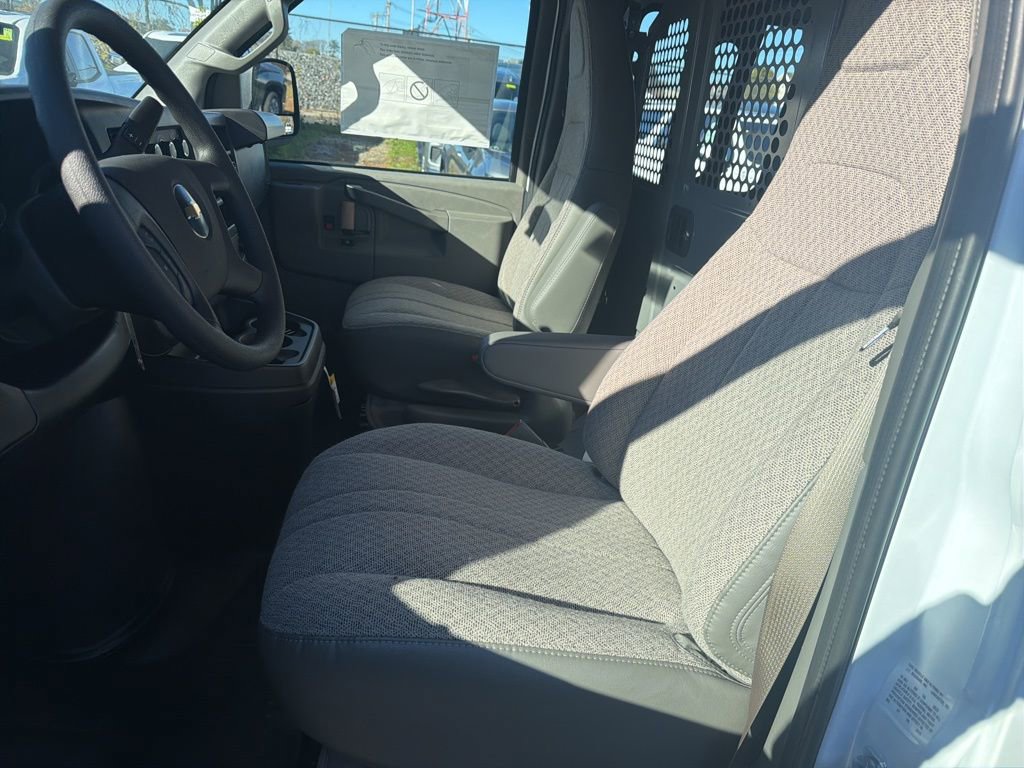 New 2025 Chevrolet Express 2500 Work Van w/ Driver Convenience Package image 9