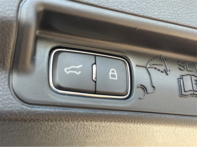 Used 2022 Ford Explorer XLT w/ Equipment Group 202A image 32