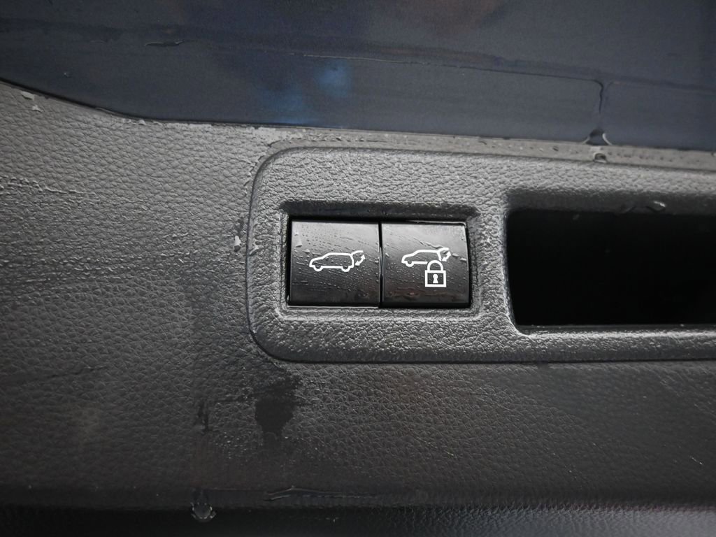 Certified 2023 Toyota Venza XLE AWD/4WD image 21