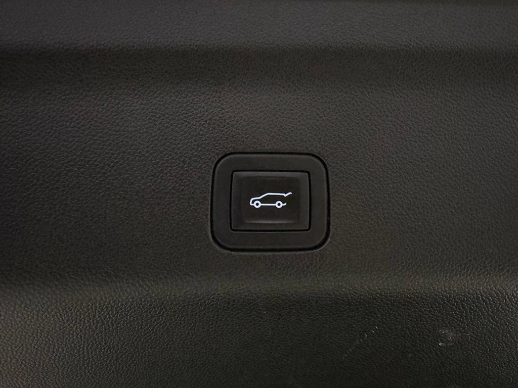 Used 2026 Chevrolet Suburban RST AWD/4WD image 23
