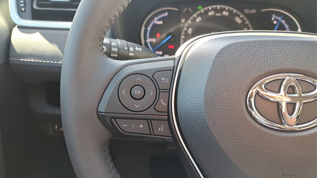 Used 2023 Toyota RAV4 XLE Premium image 25