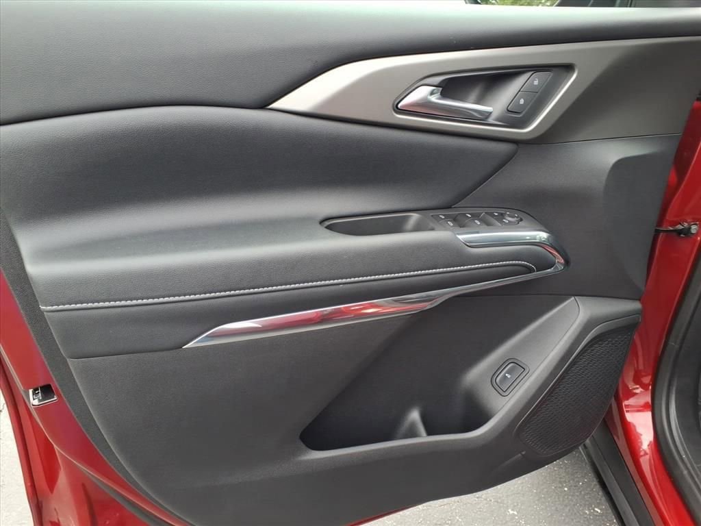 Used 2025 Chevrolet Traverse LT w/ Driver Confidence Package FWD image 18
