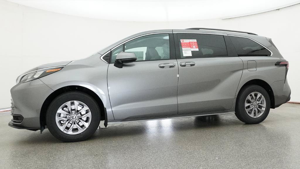 New 2026 Toyota Sienna LE FWD image 21