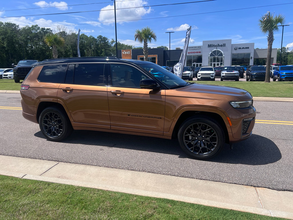 New 2026 Jeep Grand Cherokee L Summit w/ Obsidian Package AWD/4WD image 5