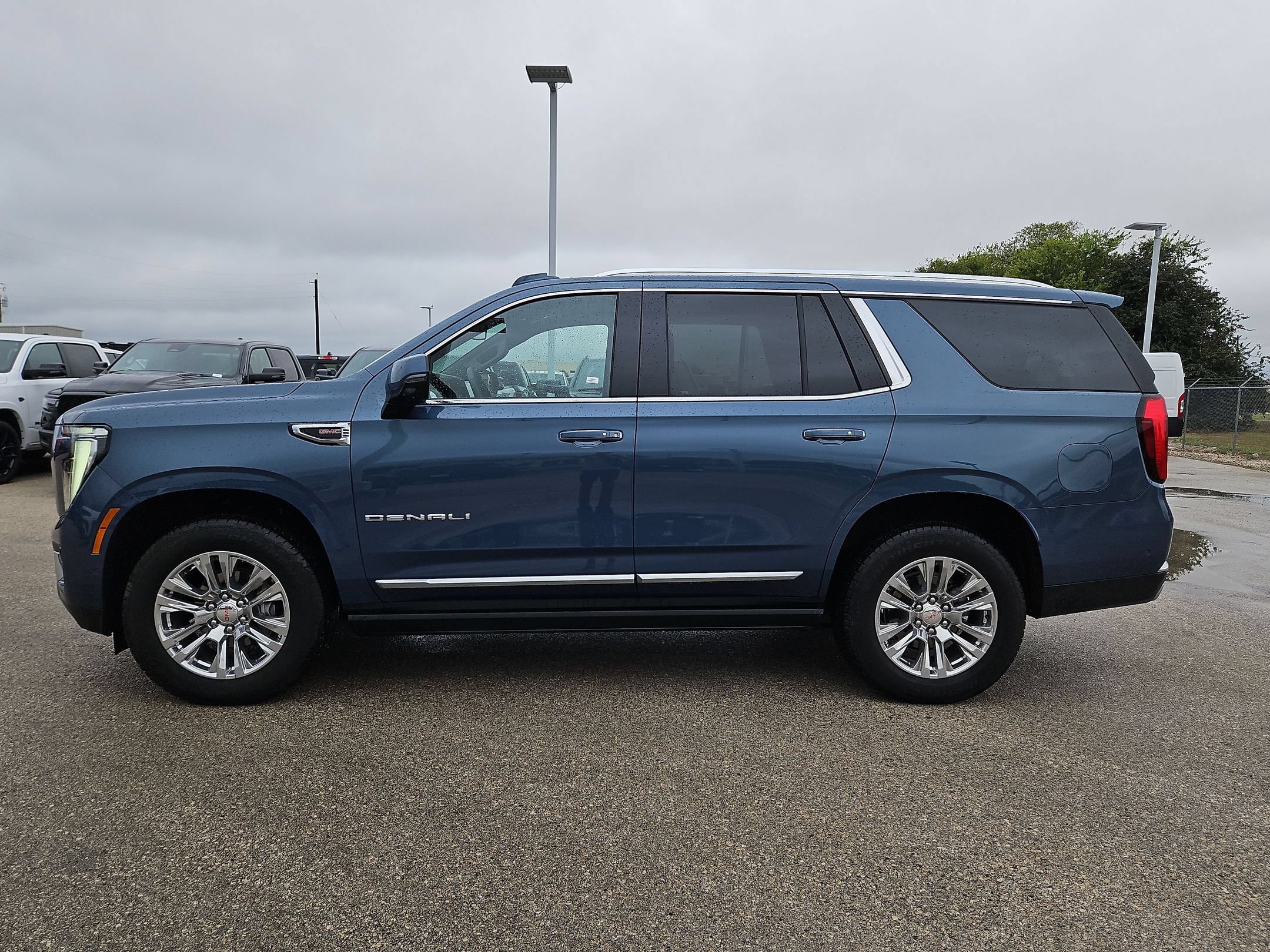 Used 2026 GMC Yukon Denali w/ Sun & Power Step Package AWD/4WD image 6