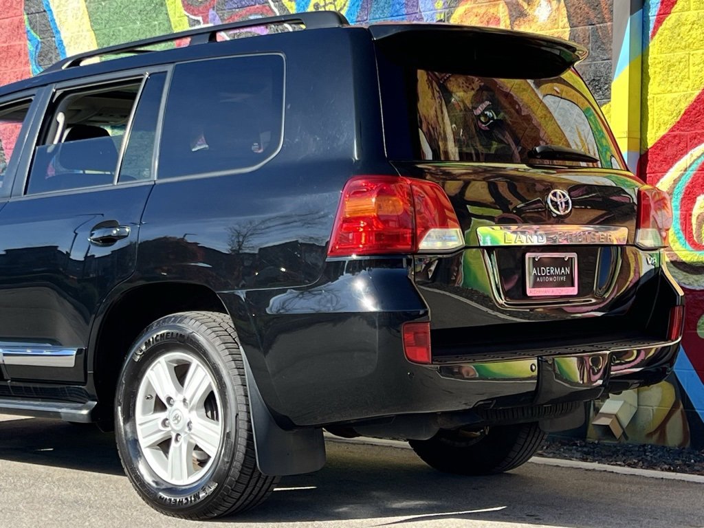 Used 2013 Toyota Land Cruiser image 30