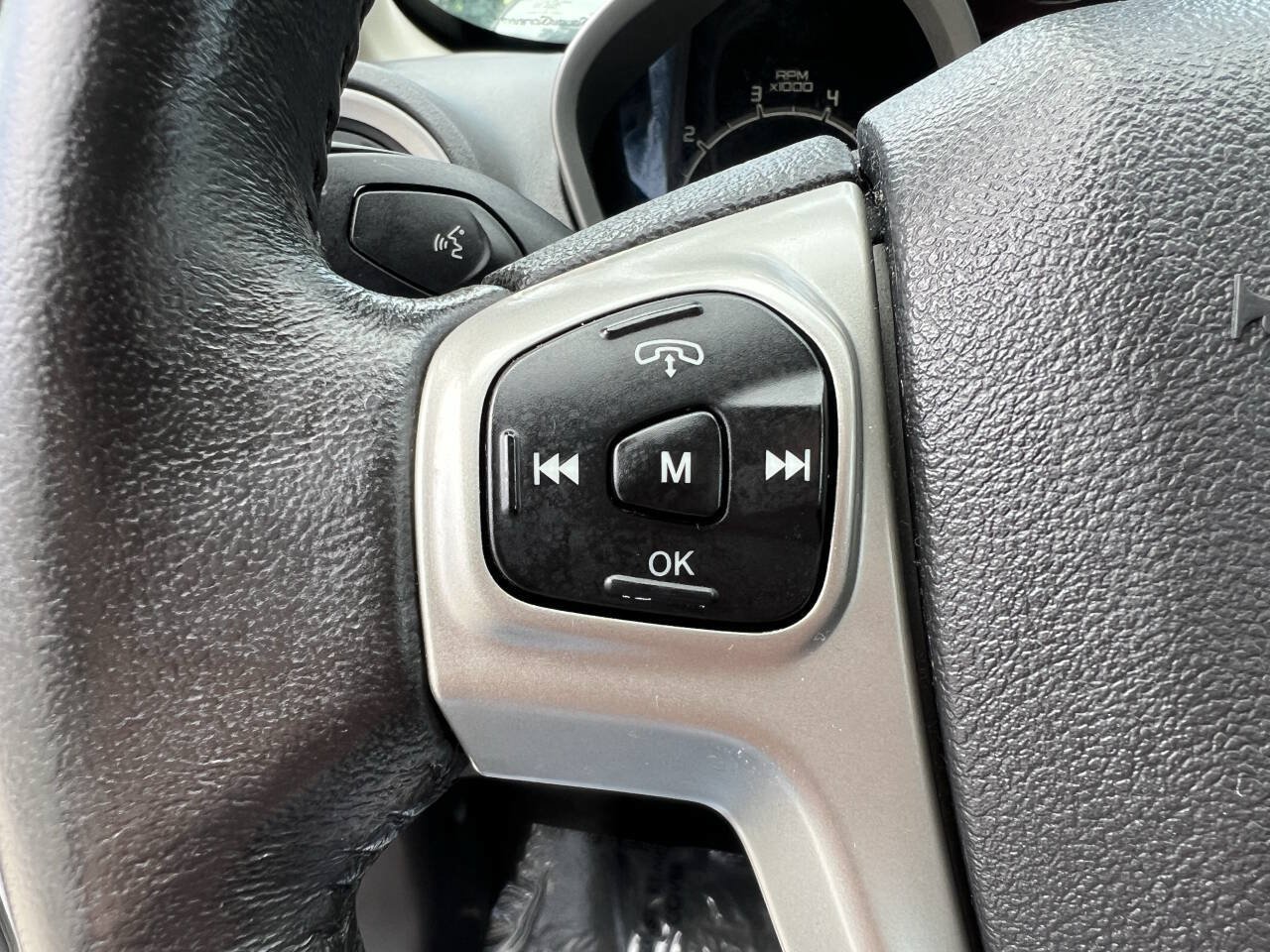 Used 2012 Ford Fiesta SES FWD image 16