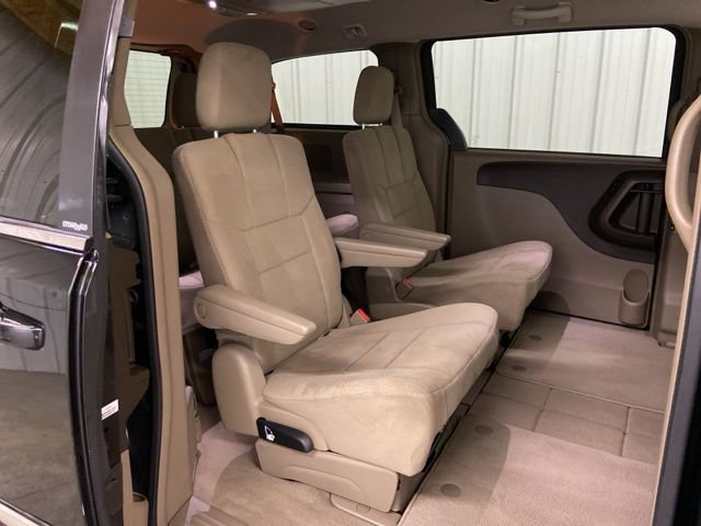 Used 2014 Chrysler Town & Country Touring FWD image 18