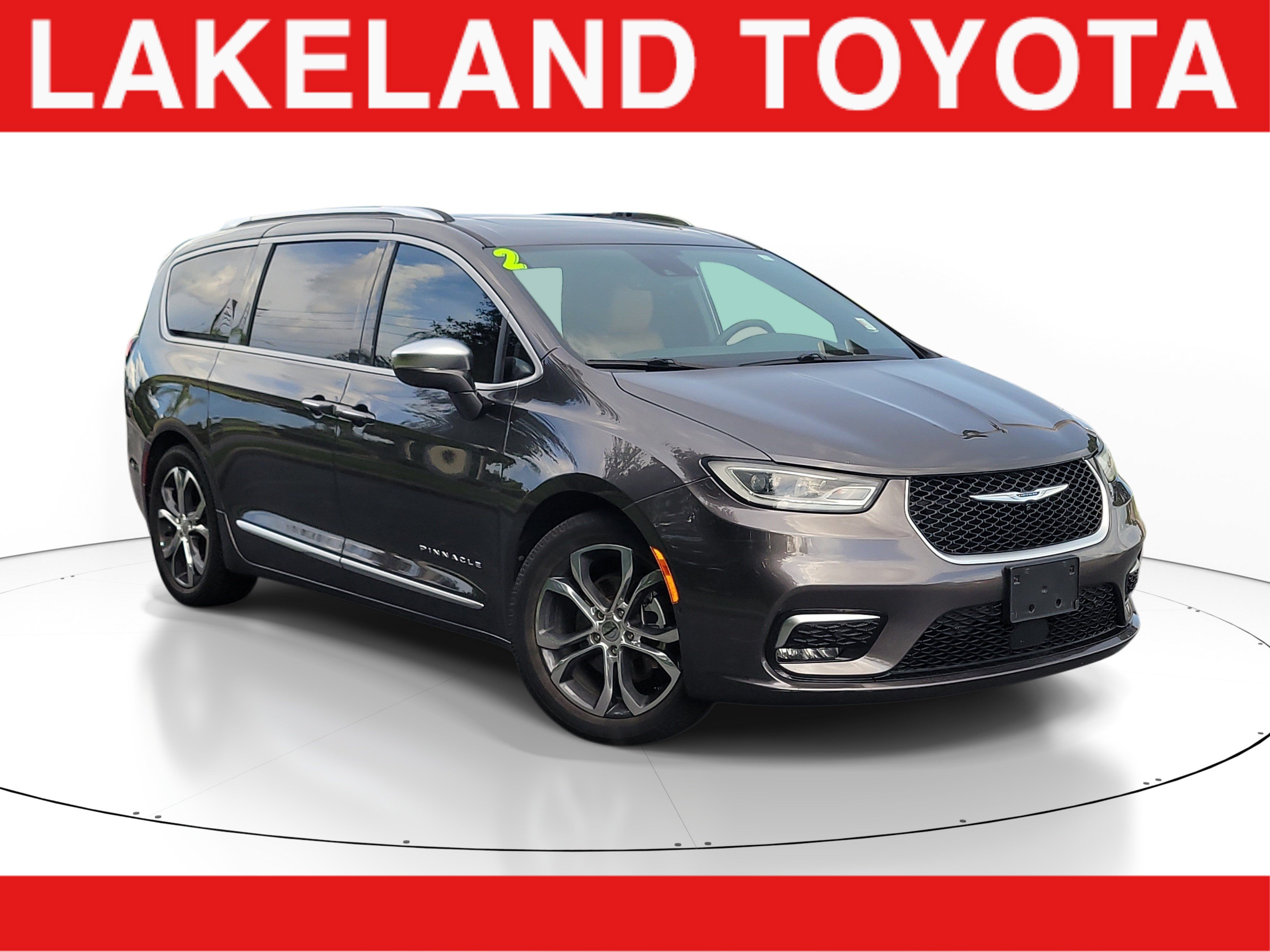 Used 2022 Chrysler Pacifica Pinnacle FWD image 1