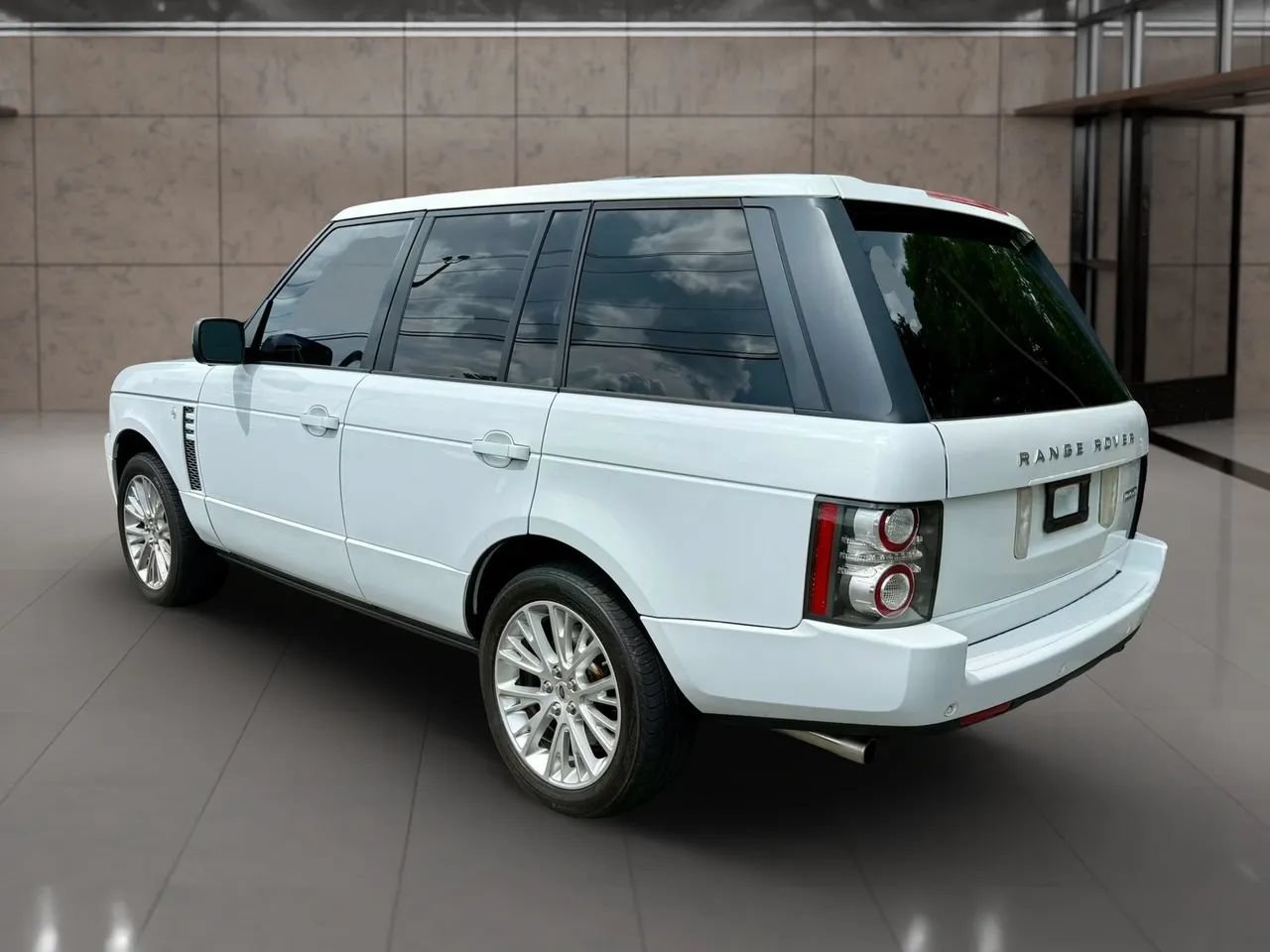 Used 2011 Land Rover Range Rover Autobiography AWD/4WD image 5