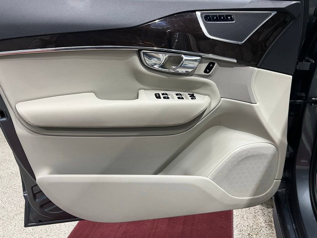 Used 2016 Volvo XC90 T6 Momentum AWD/4WD image 14