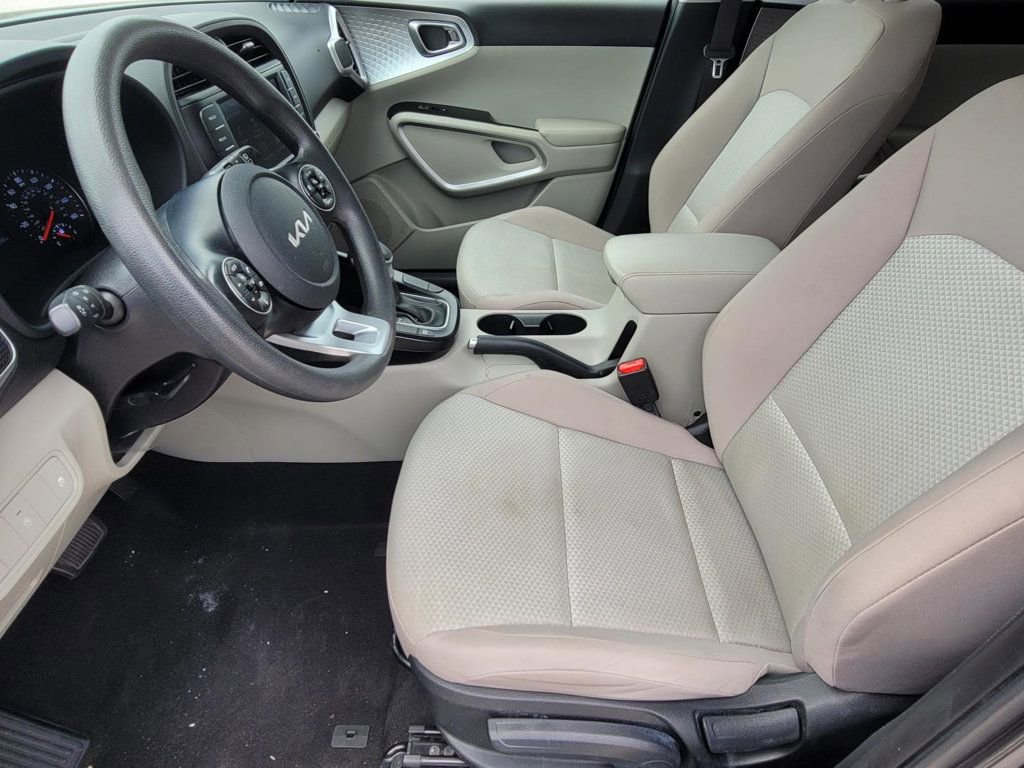 Used 2022 Kia Soul LX image 6
