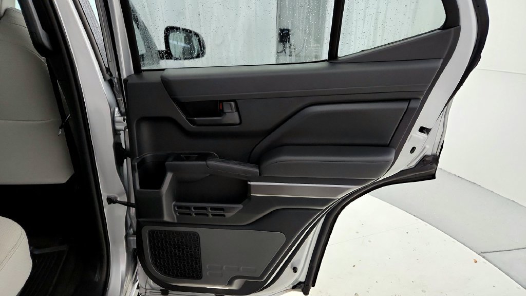 Certified 2025 Toyota 4Runner SR5 AWD/4WD image 17