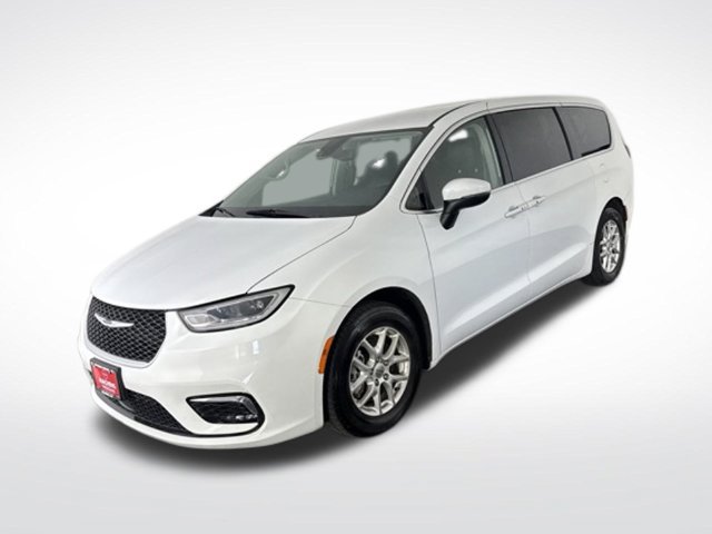Used 2023 Chrysler Pacifica Touring-L FWD image 5