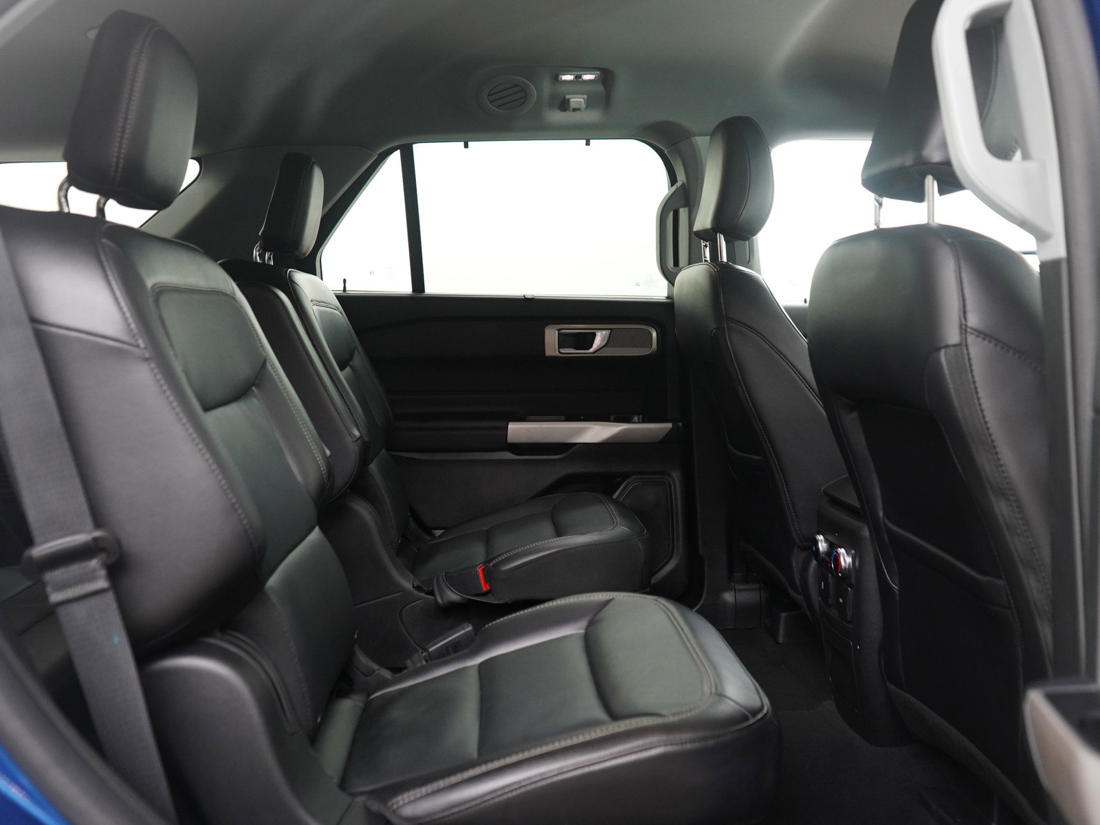Used 2023 Ford Explorer Limited image 12