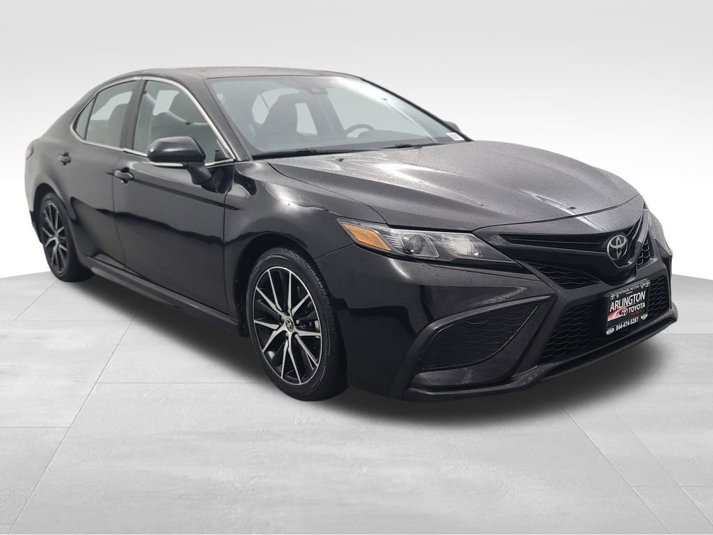 Used 2023 Toyota Camry SE image 2
