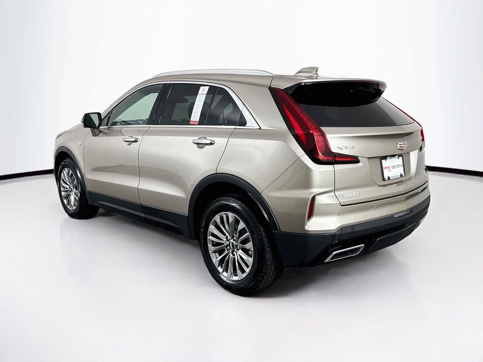 Used 2025 Cadillac XT4 Premium Luxury FWD image 12