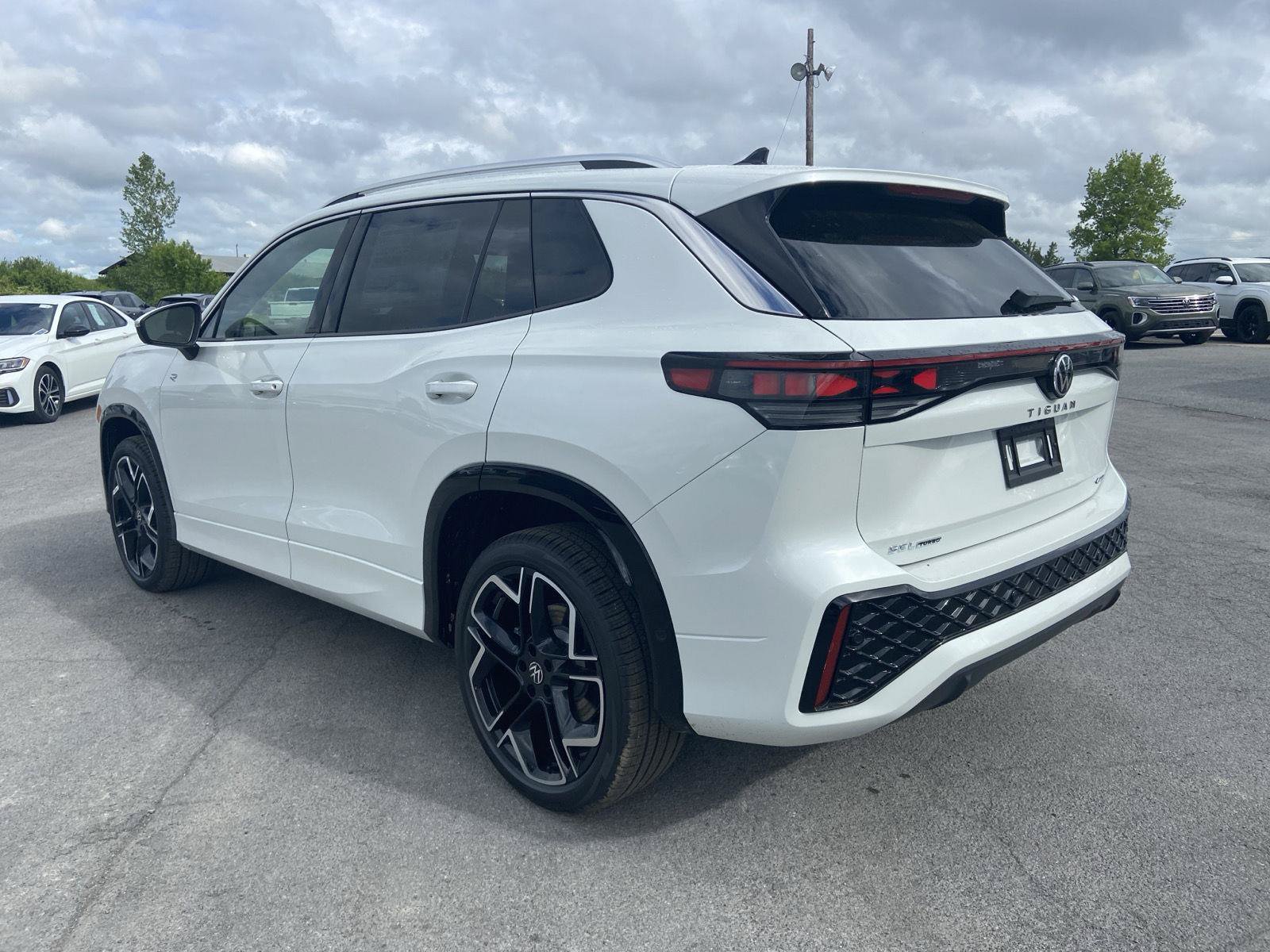 New 2026 Volkswagen Tiguan SEL R-Line AWD/4WD image 6