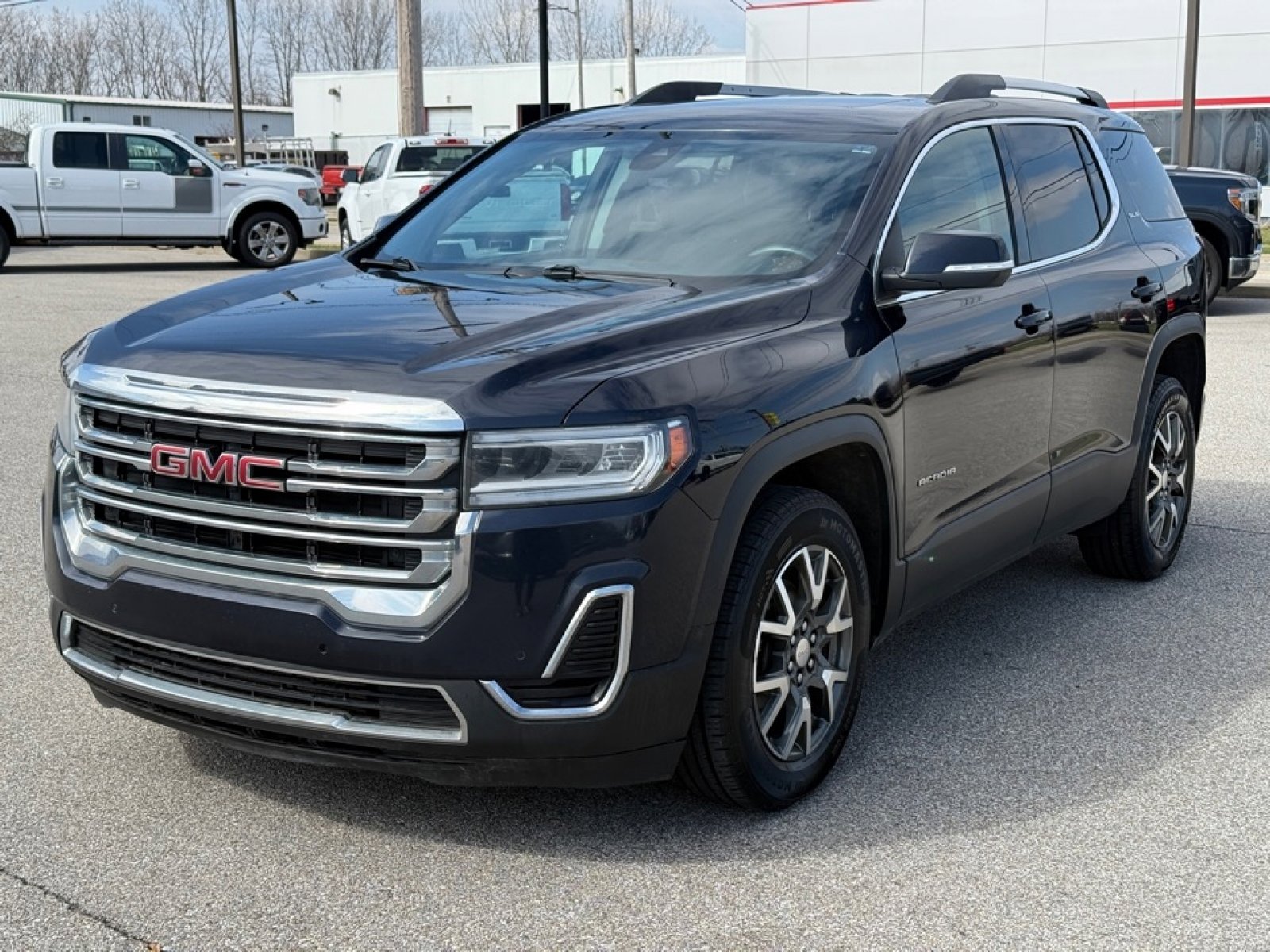 Used 2021 GMC Acadia SLE w/ GMC Pro Grade Package image 4