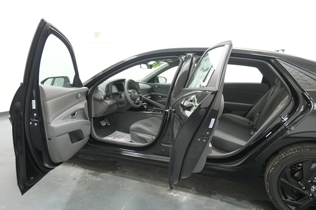 New 2026 Hyundai Elantra Sport FWD image 18