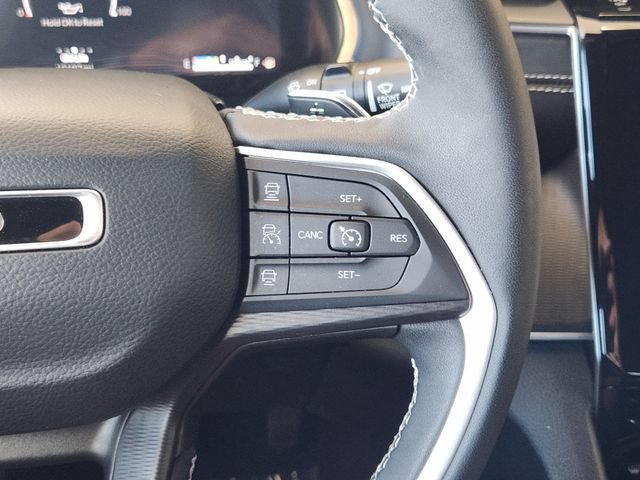Used 2025 Jeep Grand Cherokee Altitude RWD image 30