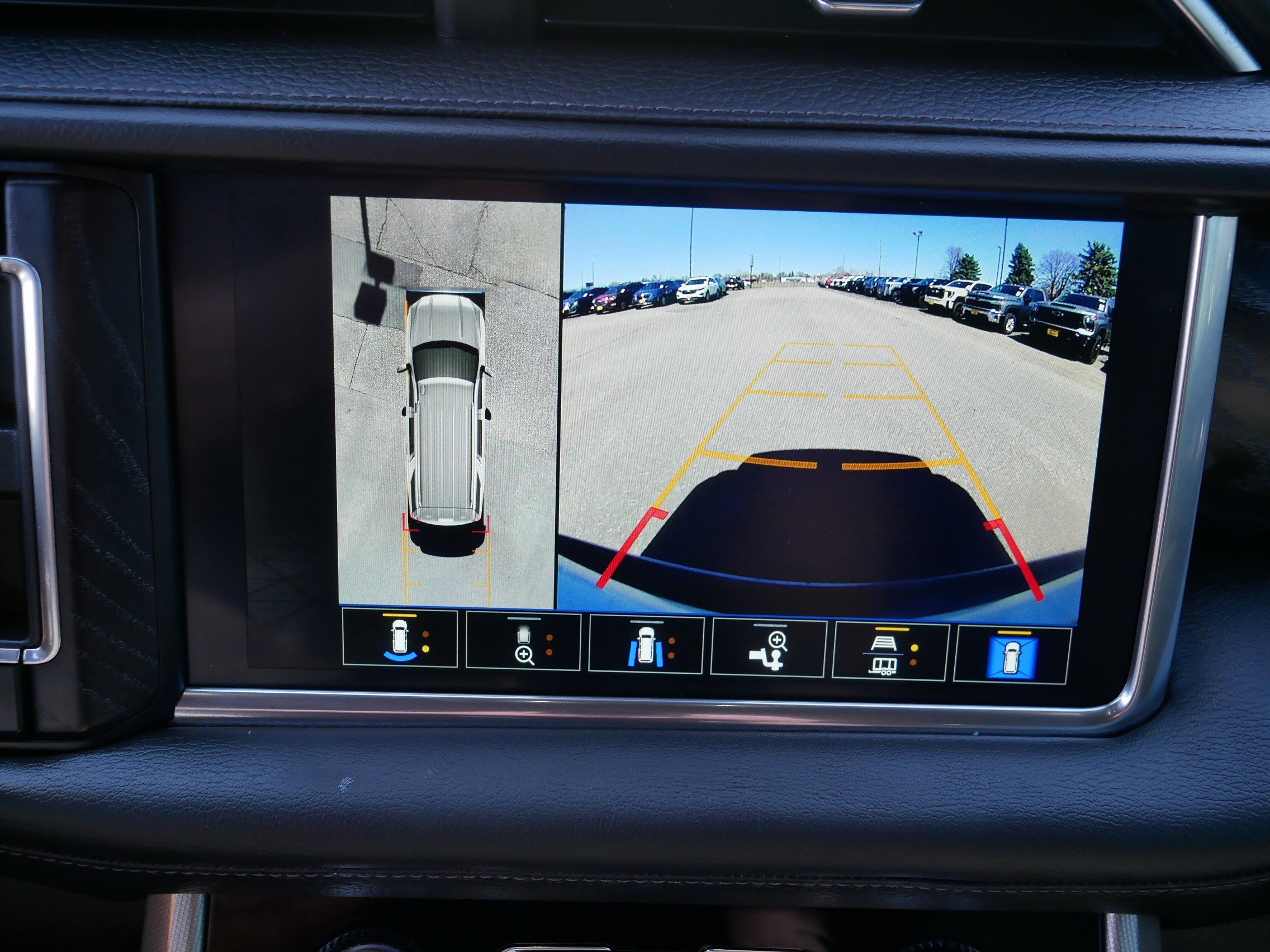 Used 2022 GMC Yukon XL Denali image 27