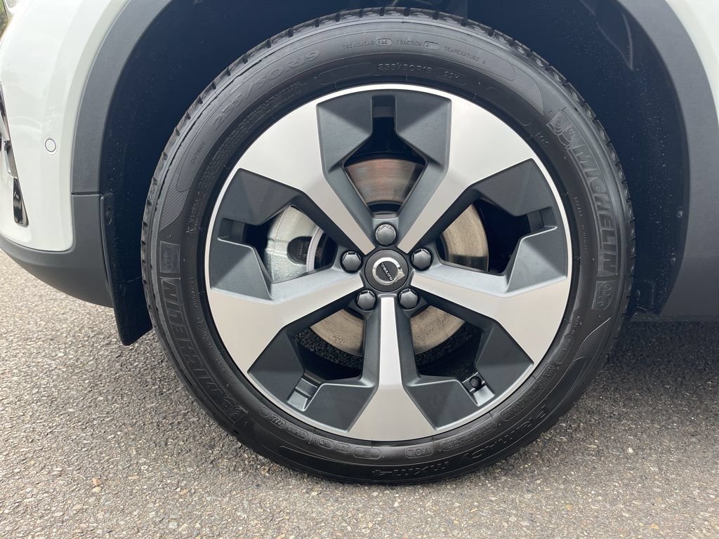 New 2026 Volvo XC40 B5 Plus w/ Protection Package Premier AWD/4WD image 27