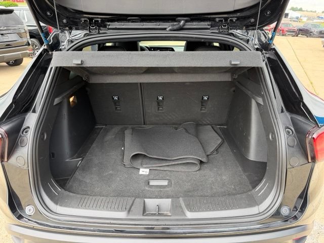 Used 2024 Chevrolet Trax RS w/ Sunroof Package FWD image 36