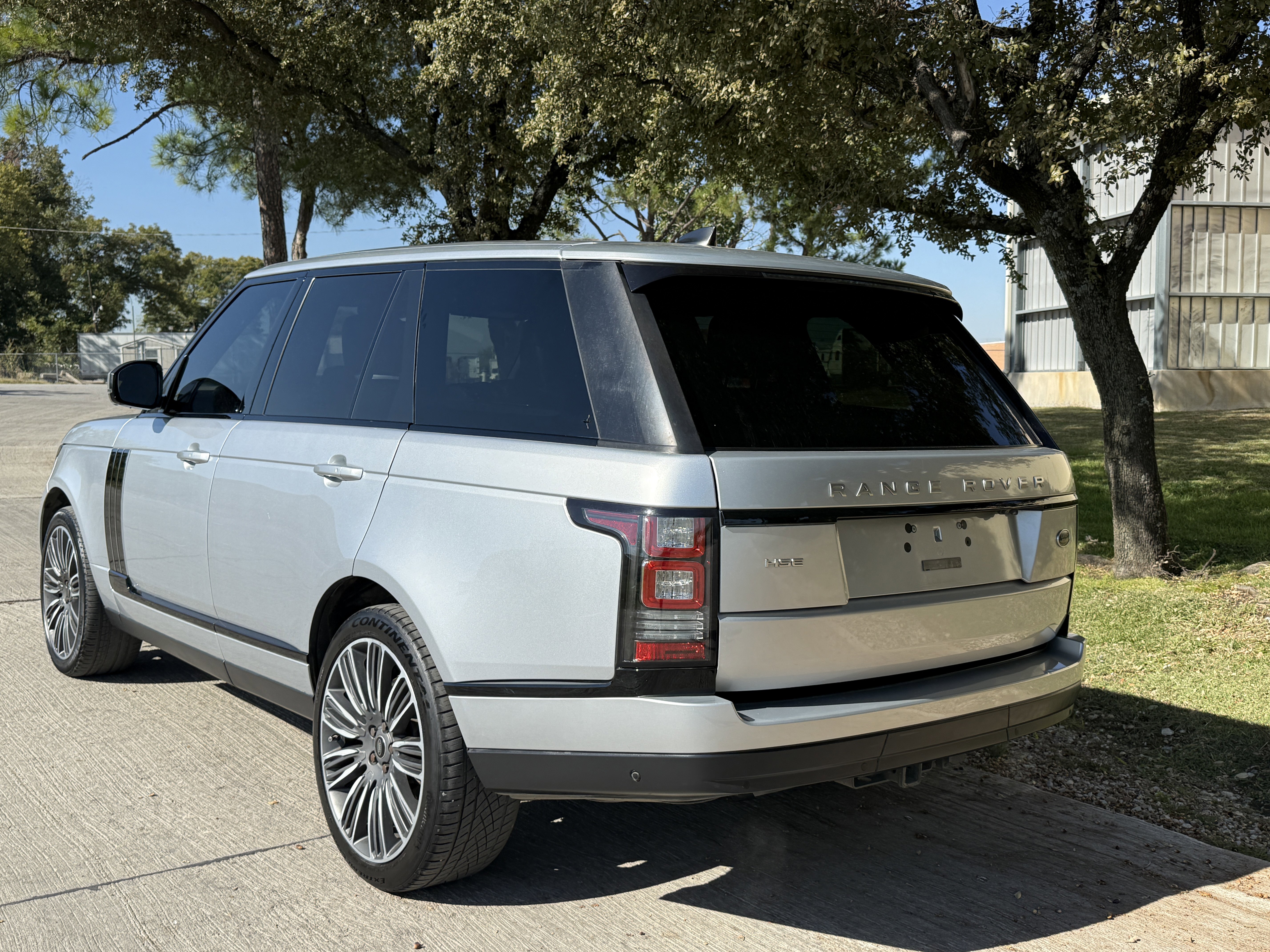 Used 2017 Land Rover Range Rover HSE image 13