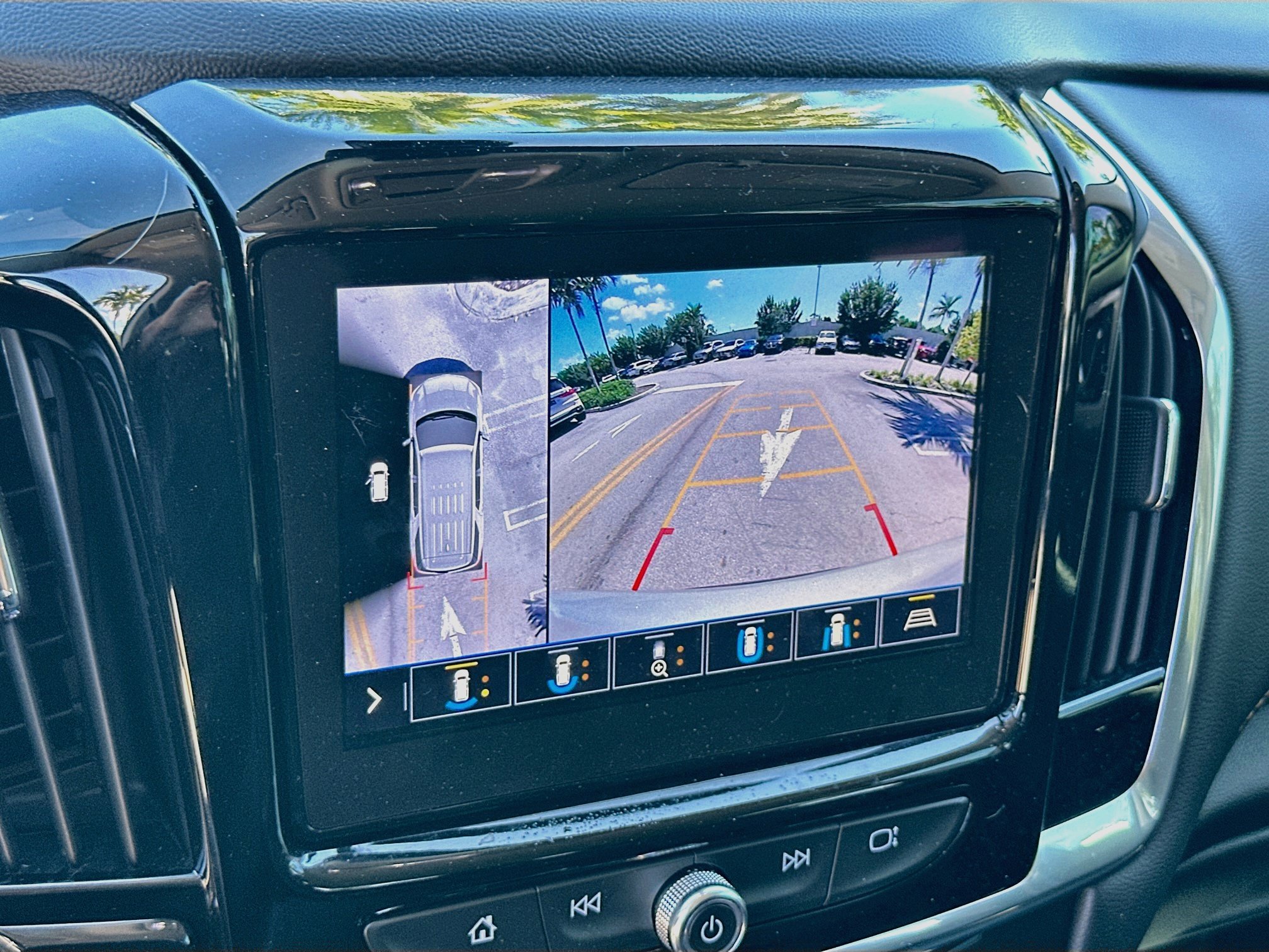 Used 2020 Chevrolet Traverse RS FWD image 14