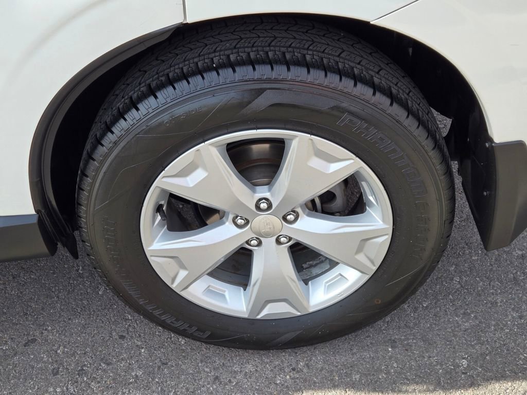 Used 2015 Subaru Forester 2.5i Premium w/ All-Weather Package AWD/4WD image 10
