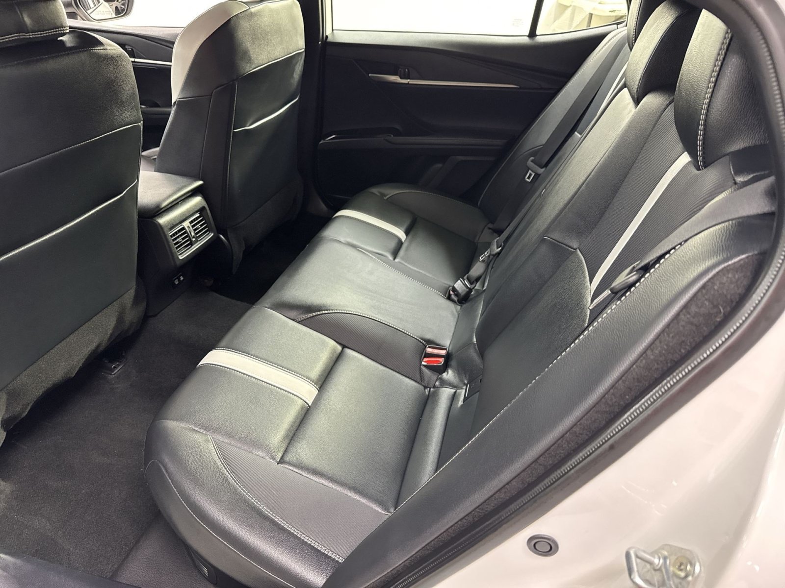 Used 2025 Toyota Camry SE w/ Convenience Package AWD/4WD image 35