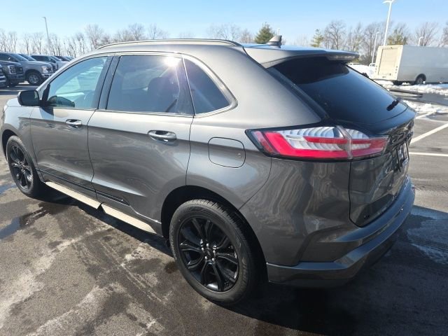 Used 2022 Ford Edge SE w/ Black Appearance Package image 3