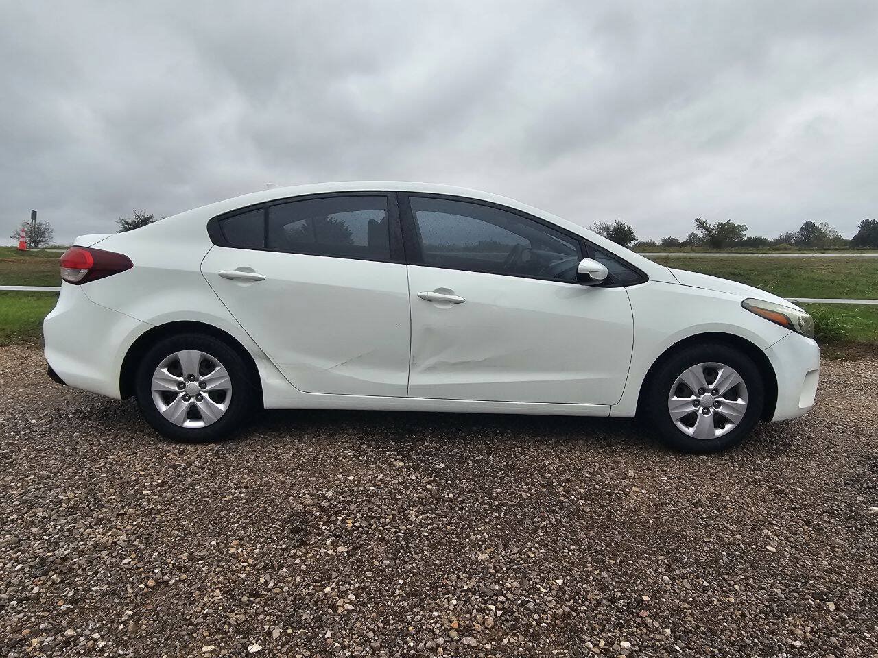 Used 2017 Kia Forte LX FWD image 6