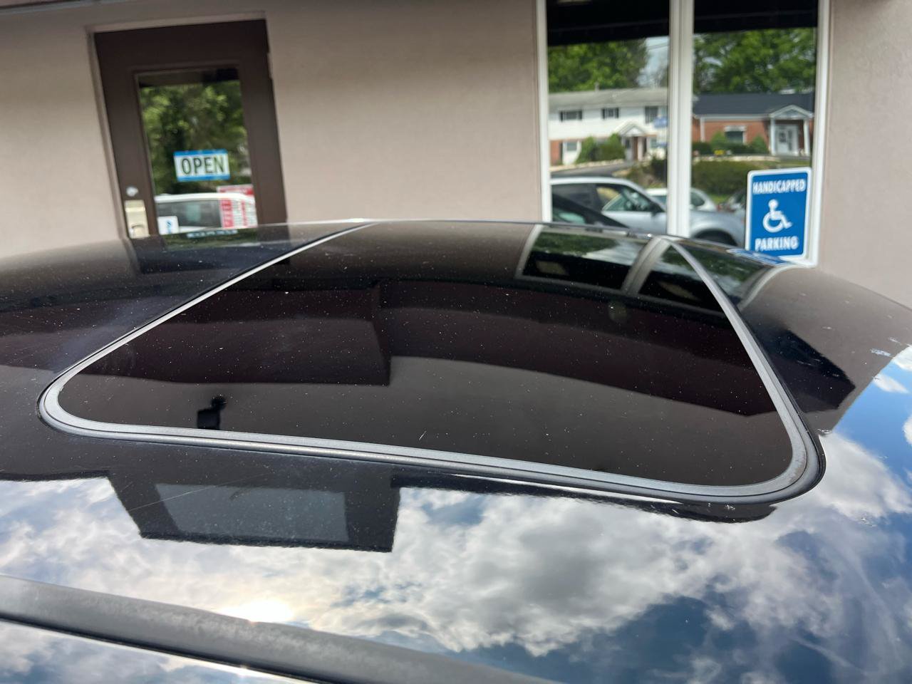 Used 2012 Nissan Sentra 2.0 SR w/ Moonroof Pkg FWD image 12