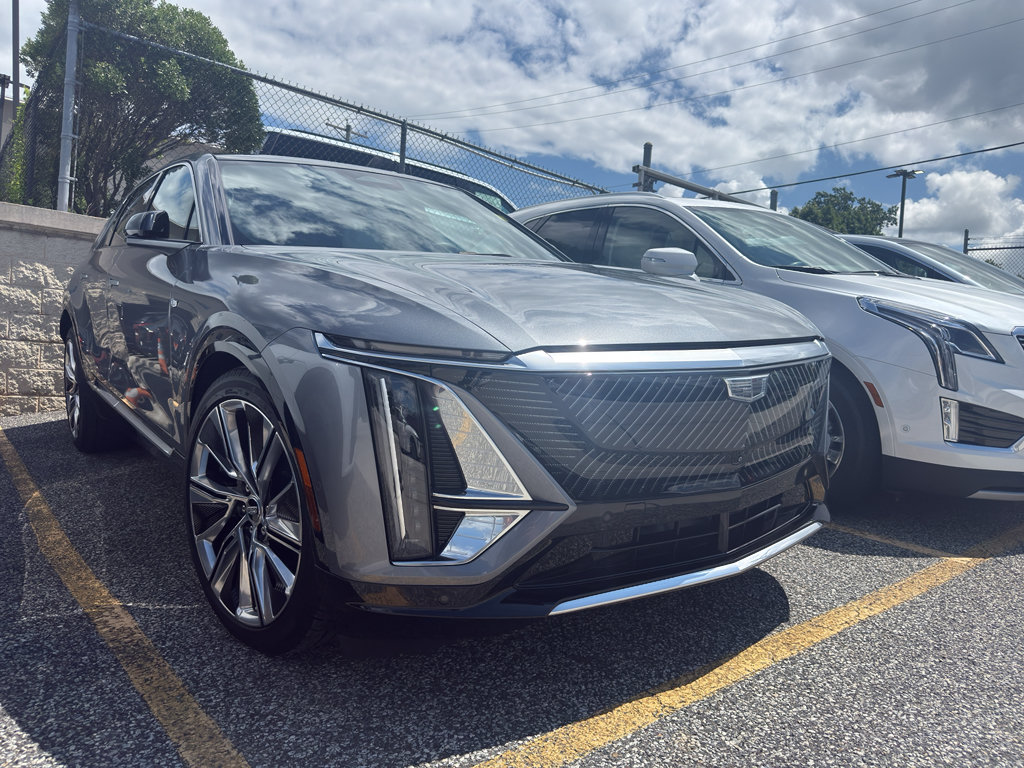 Used 2023 Cadillac Lyriq 2WD image 2