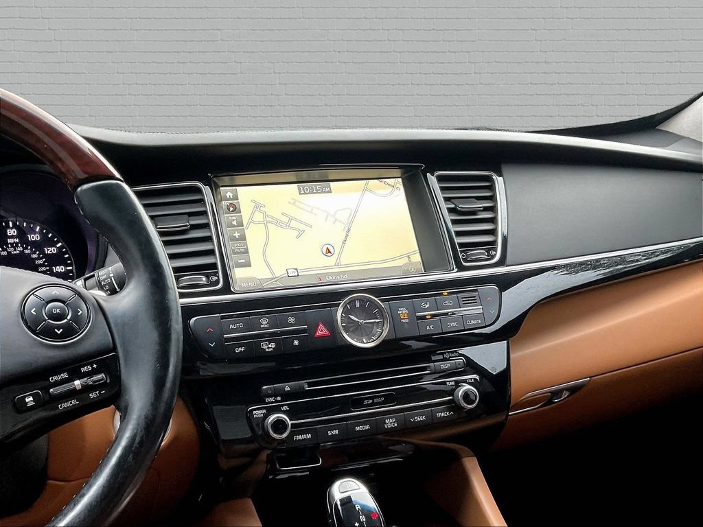Used 2017 Kia K900 Luxury w/ VIP Package RWD image 8