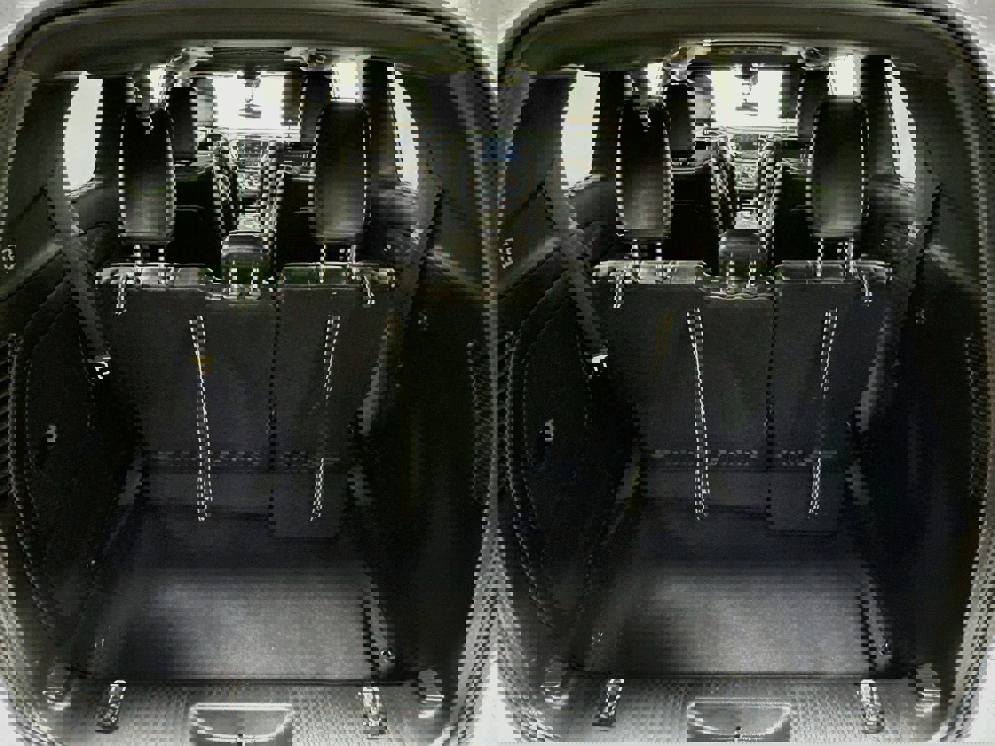 Used 2023 Chrysler Pacifica Limited w/ Uconnect Theater Family Group FWD image 25