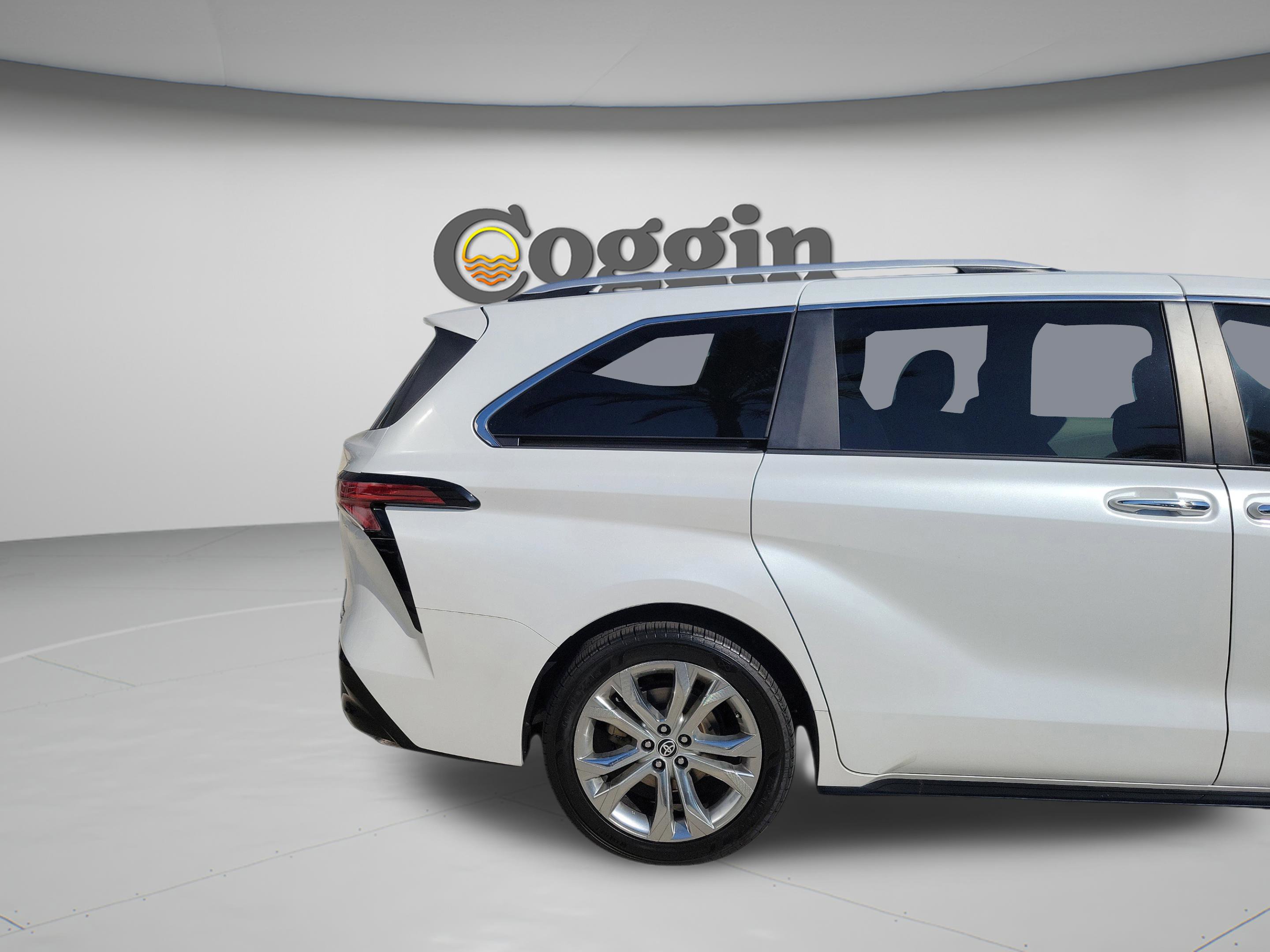 Certified 2023 Toyota Sienna Platinum FWD image 30