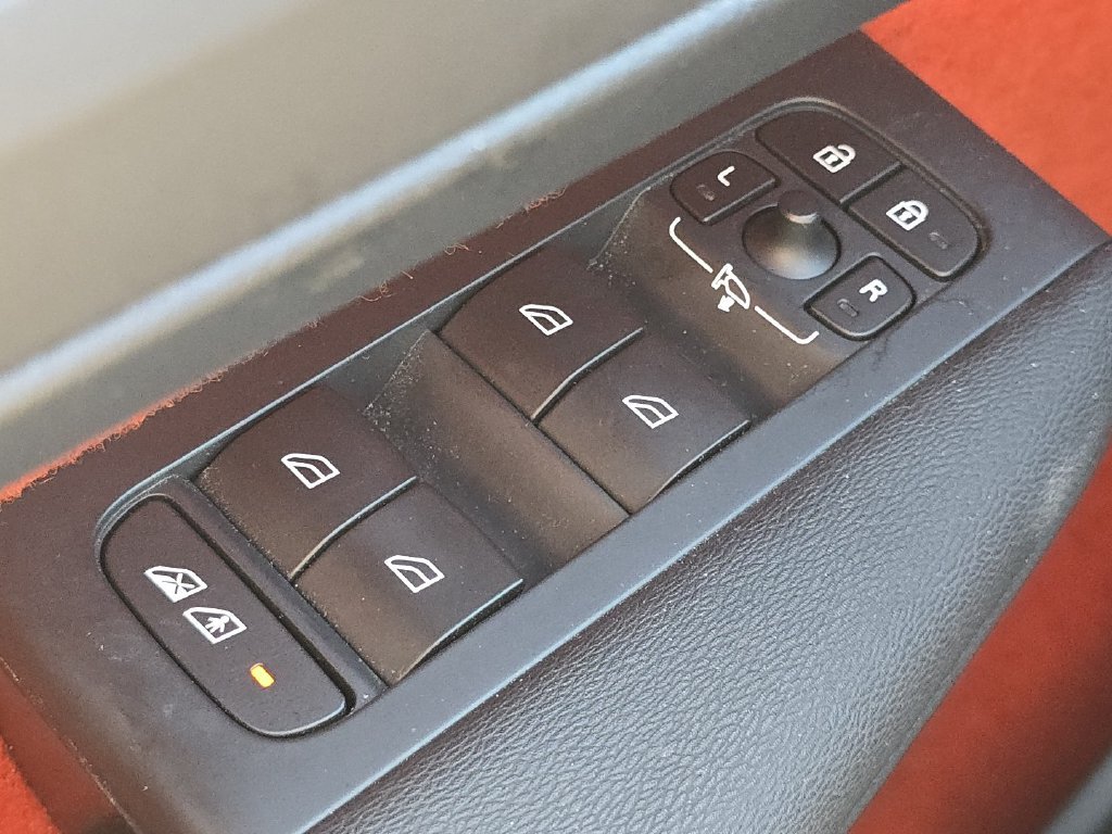 Used 2019 Volvo XC40 AWD T5 image 28