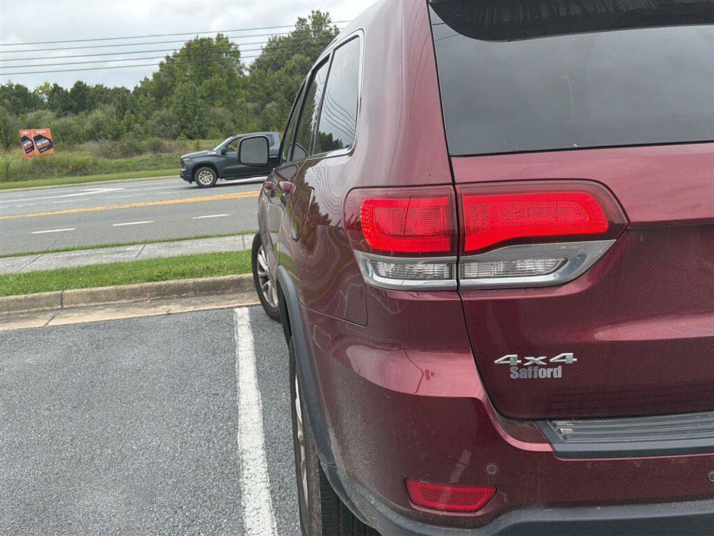 Used 2021 Jeep Grand Cherokee Laredo X AWD/4WD image 32