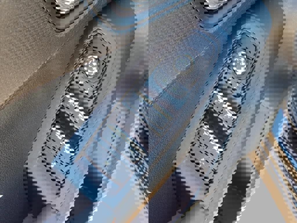 New 2026 Subaru Crosstrek 2.5i Limited w/ Crosstrek Mirror Package image 17