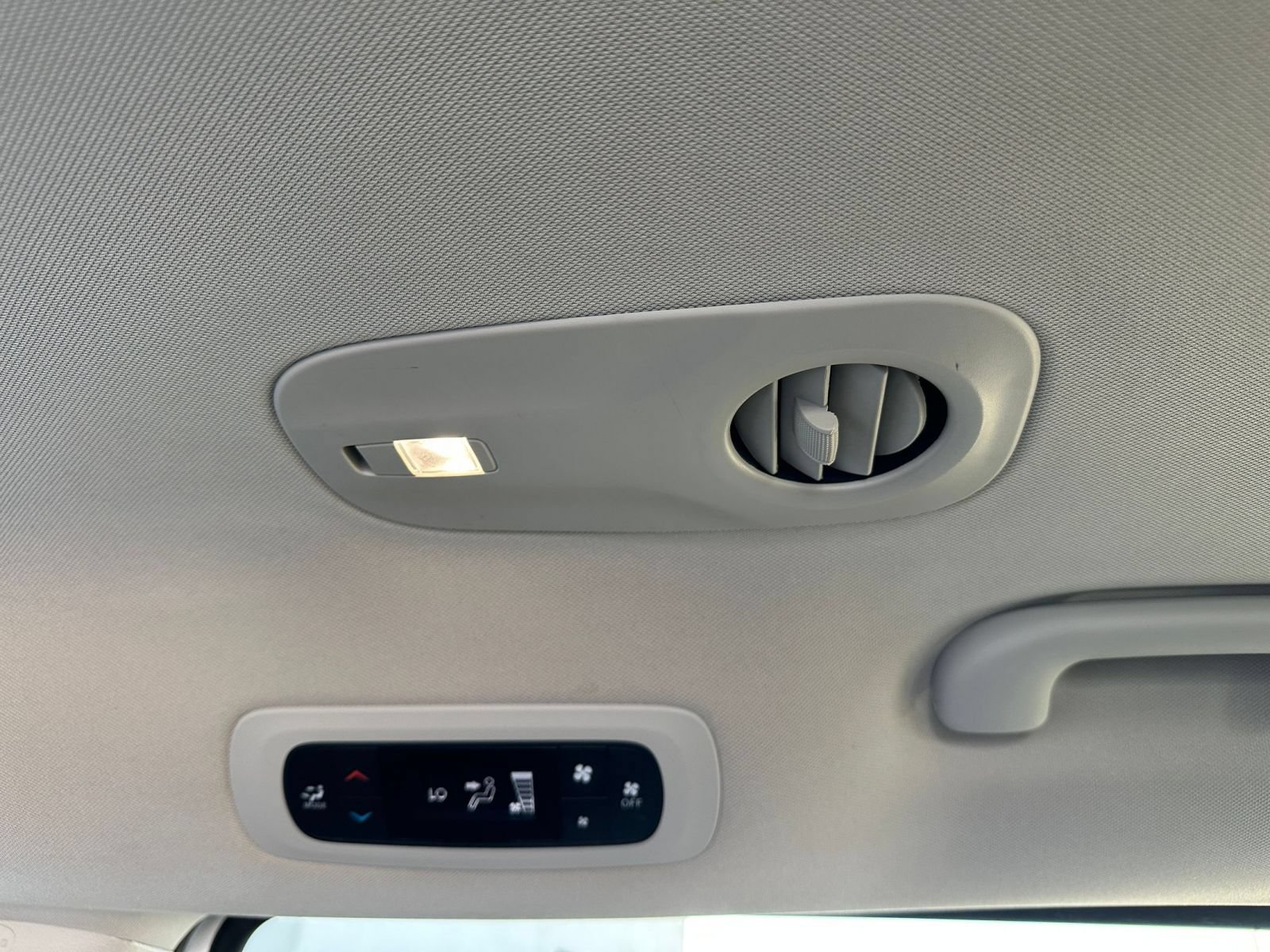 Used 2024 Chrysler Voyager LX FWD image 24