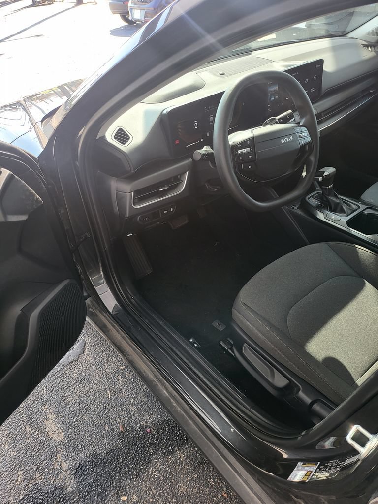 Used 2025 Kia K4 FWD image 3
