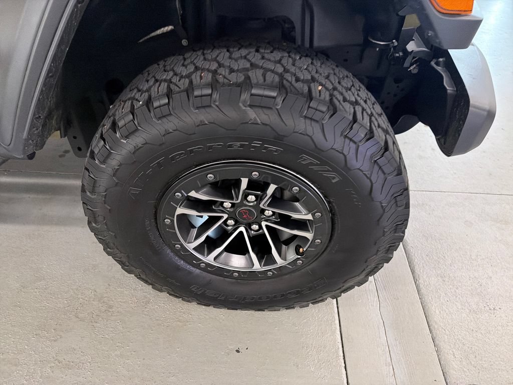 Used 2025 Jeep Wrangler Unlimited Rubicon w/ XTREMEE 35" Tire Package AWD/4WD image 4