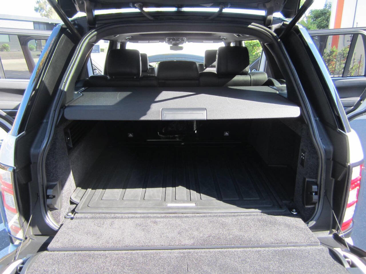 Used 2017 Land Rover Range Rover Long Wheelbase Supercharged image 11