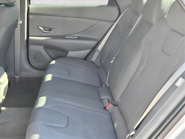 Used 2025 Hyundai Elantra SE image 18