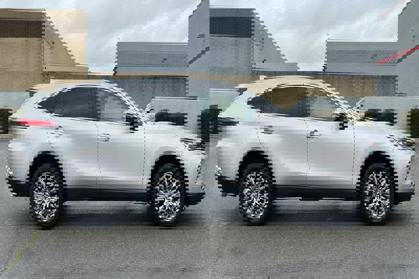 Certified 2023 Toyota Venza XLE image 6